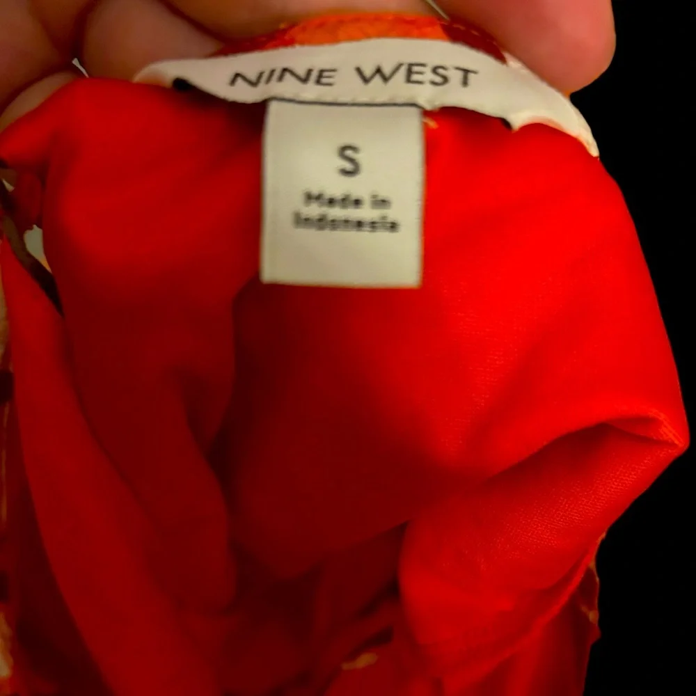 Adorable Nine West orange floral dress in size small with ruffles. Like New - Picture 3 of 3